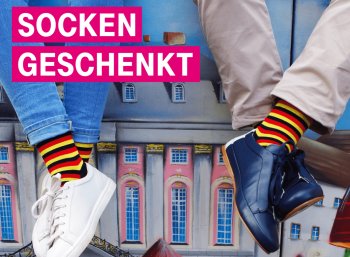 Gratis: Socken in schwarz-rot-gold für Telekom-Kunden frei Haus