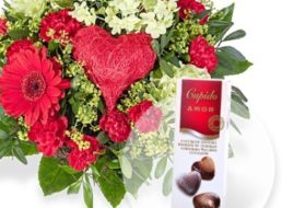 Valentins: Muttertags-Strauß mit Pralinen für 13,68 Euro frei Haus